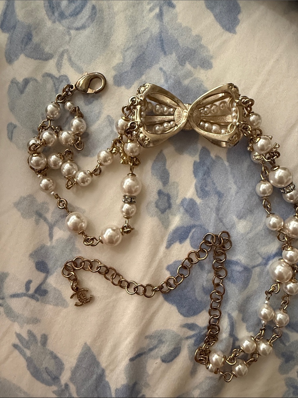 Chanel 20s Pearl and Crystal Bow Choker Necklace - Picture 3 of 6